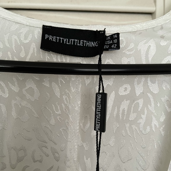 Pretty Little Thing  white leopard print romper - Picture 2 of 6